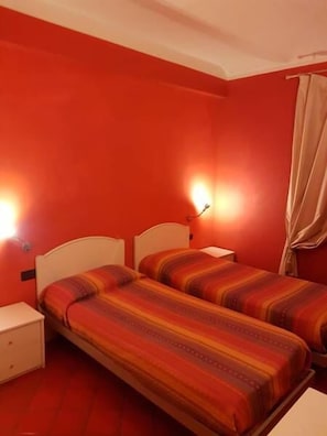 Twin Room, 2 Single Beds, Accessible, Smoking