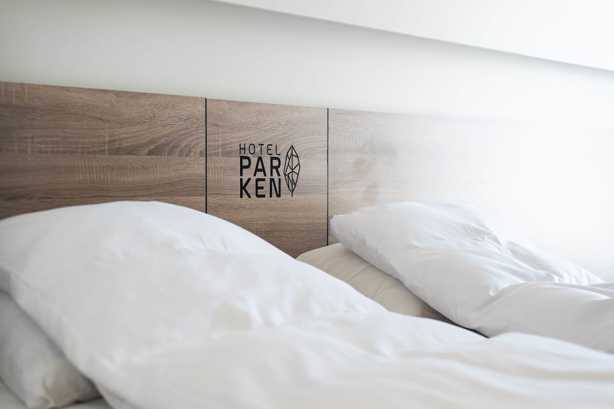 1 bedroom, premium bedding, pillowtop beds, soundproofing
