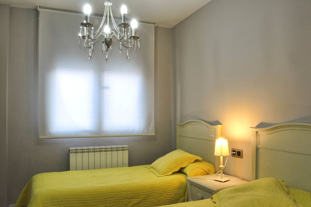 Peralatan tempat tidur premium, gebar bulu kapas, meja