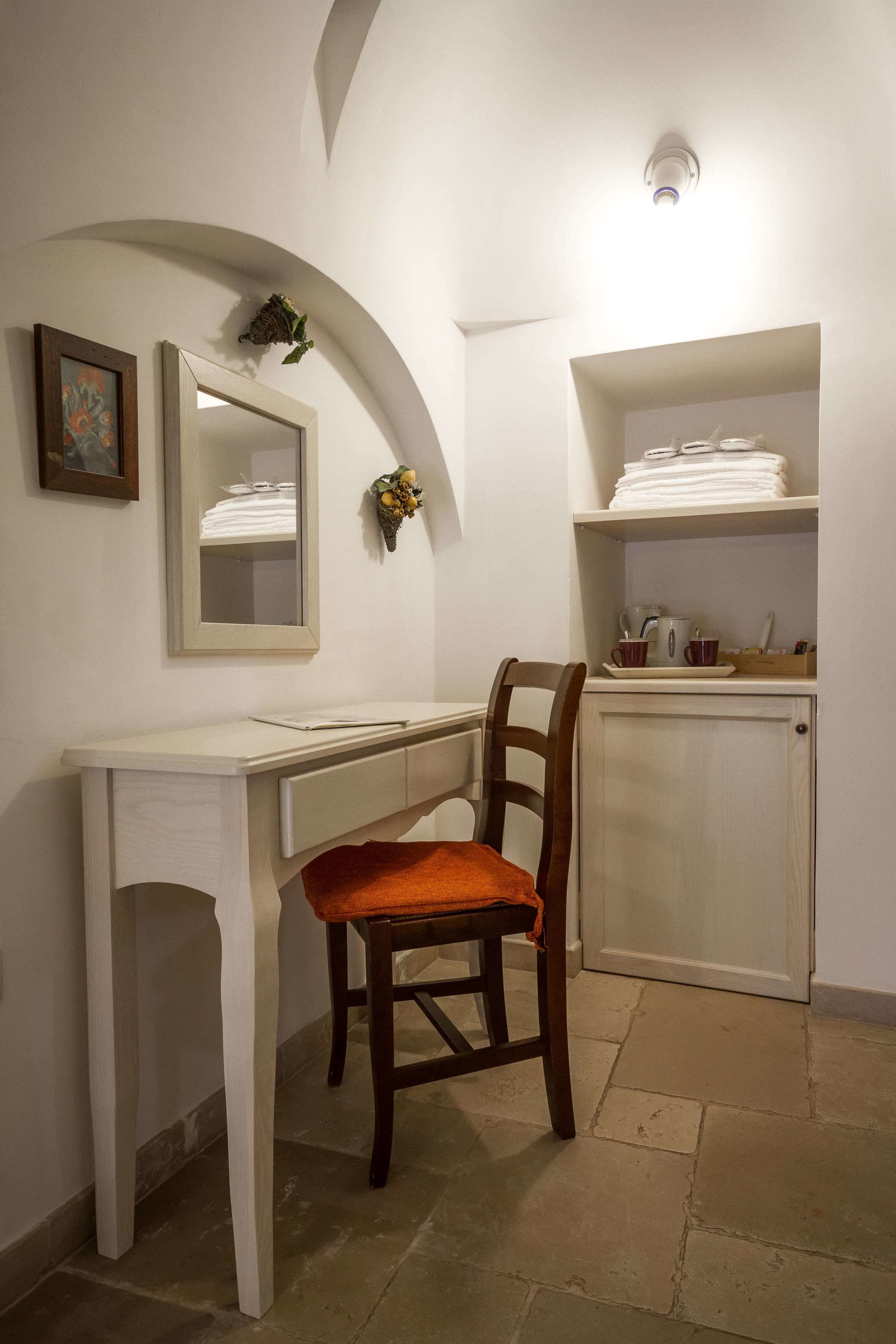 suite | living area | 28-inch flat-screen tv with satellite channels, tv