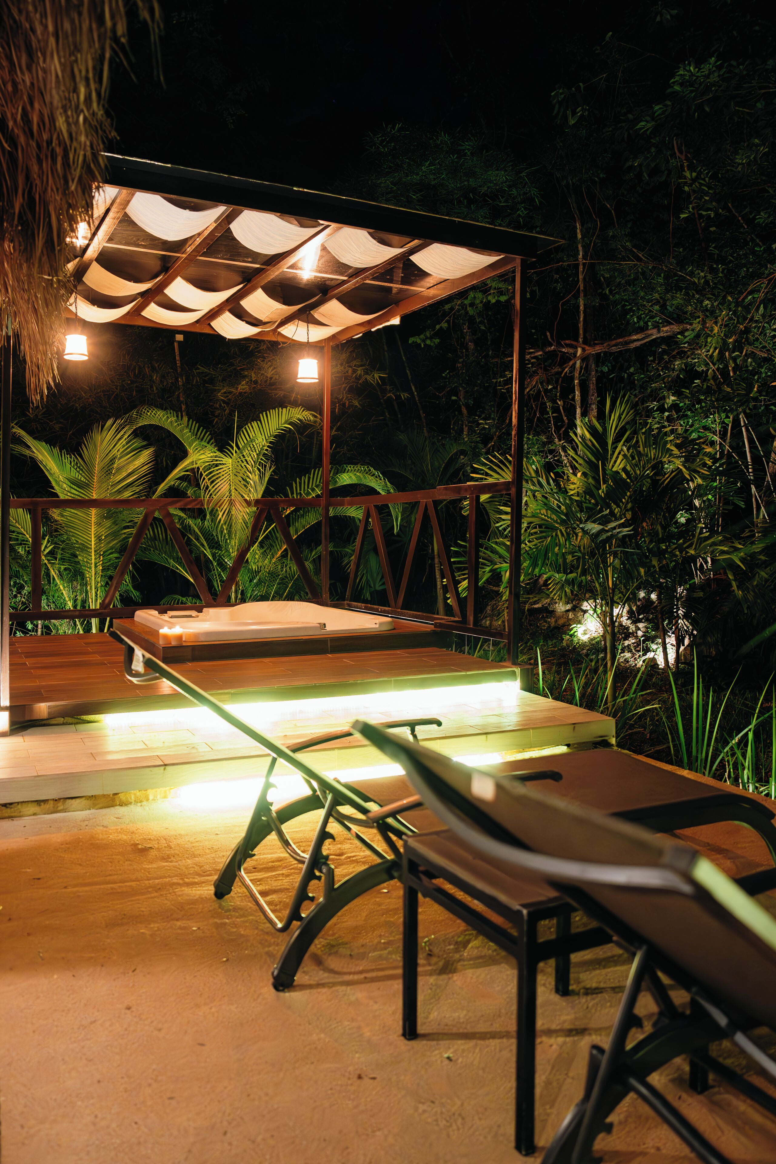 premium bungalow 1 king bed jetted tub | terrace/patio