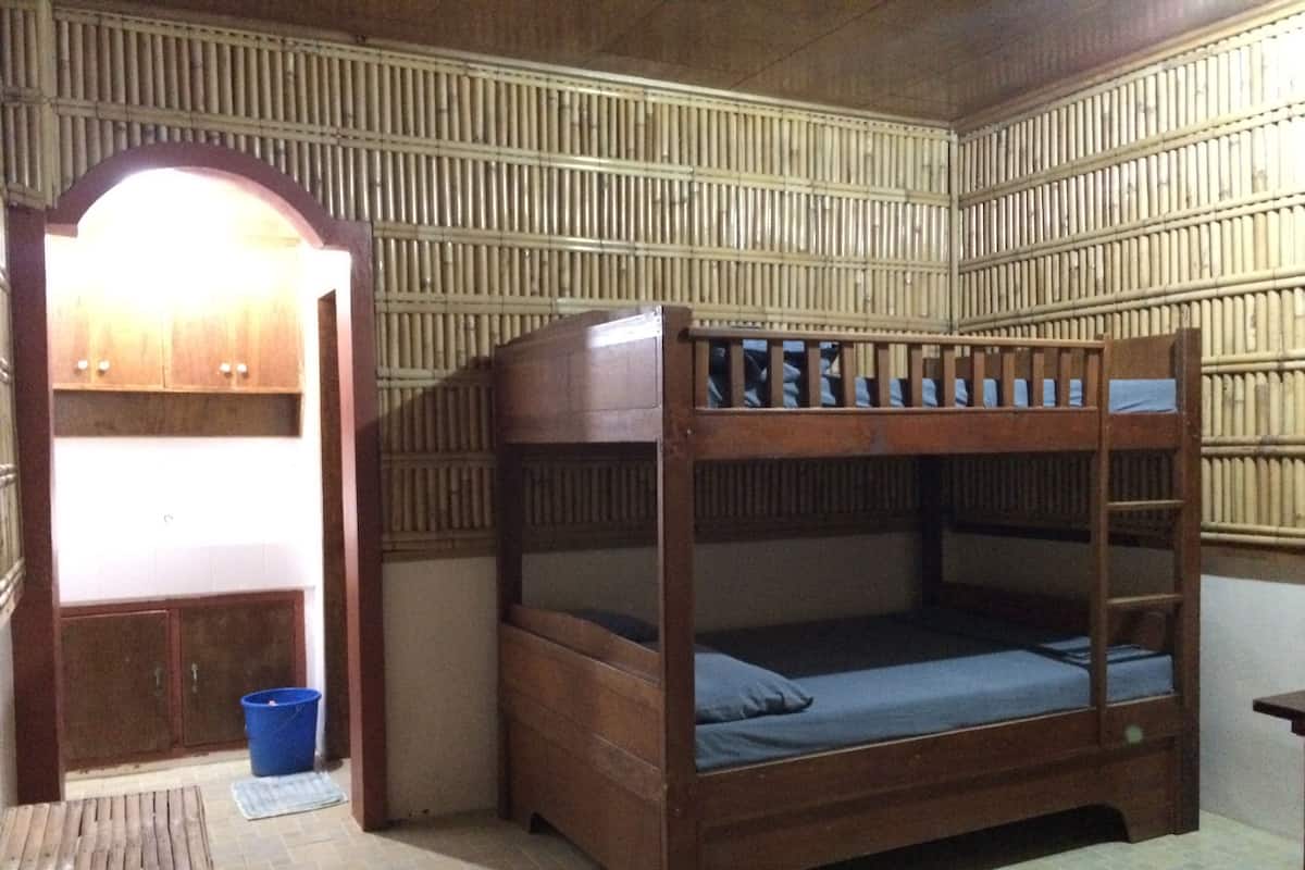 Caja de seguridad en la habitación y escritorio