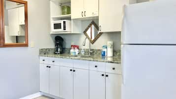 Chambre Deluxe, 1 trÚs grand lit | Coin cuisine privé | Réfrigérateur, micro-ondes, cafetiÚre/bouilloire