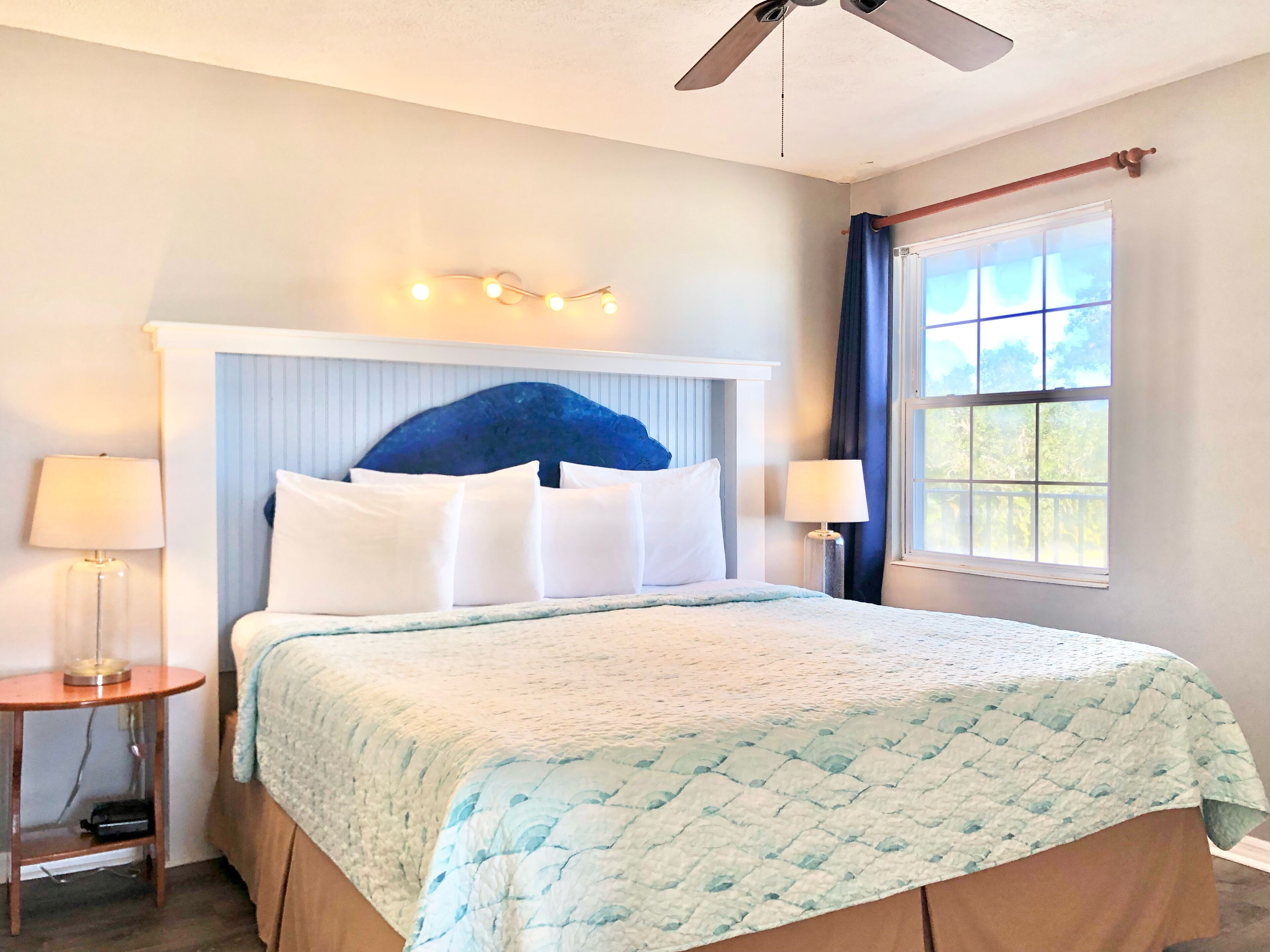 1 habitación, cortinas blackout y sistema de insonorización 