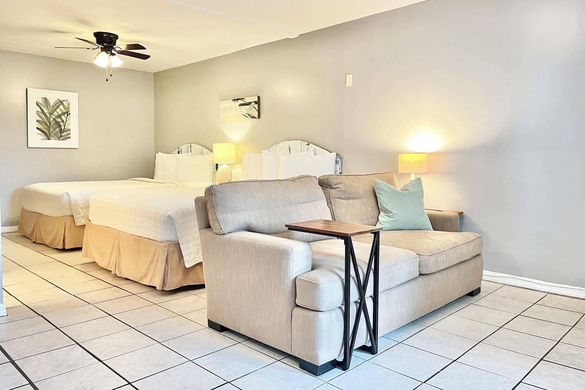 Double Room, 2 Queen Beds, Roll-in Shower | 1 bedroom, blackout drapes, iron/ironing board, WiFi (free)