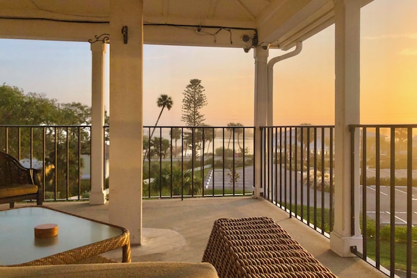 Panoramic Penthouse, River View | Terrace/patio