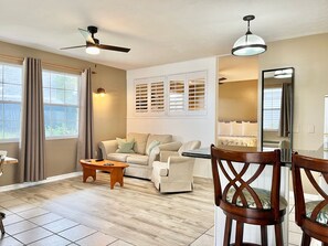 华丽客房, 1 张特大床 | 1 多间卧室、遮光窗帘、隔音、熨斗/熨衣板