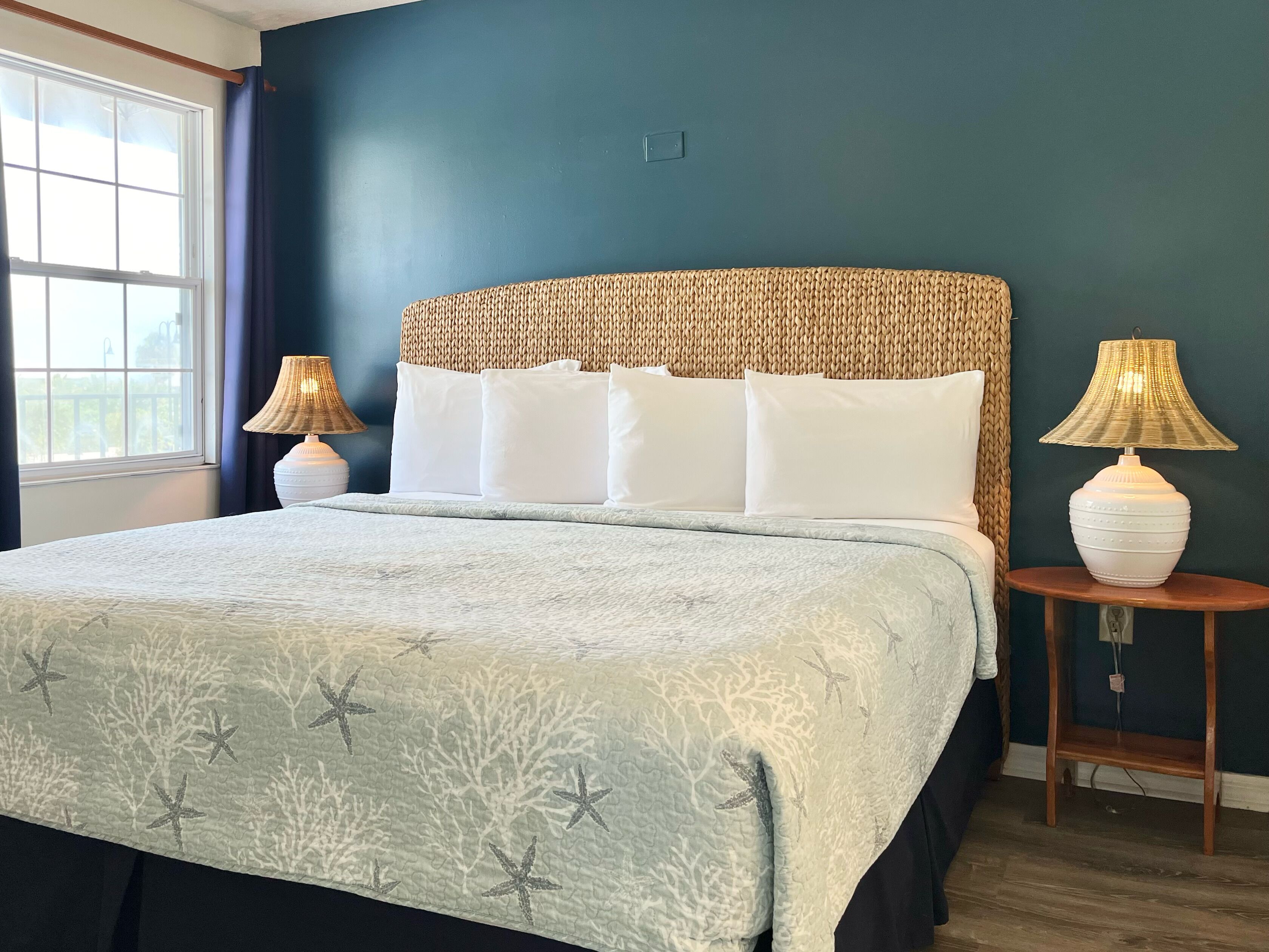 1 habitación, cortinas blackout y sistema de insonorización 