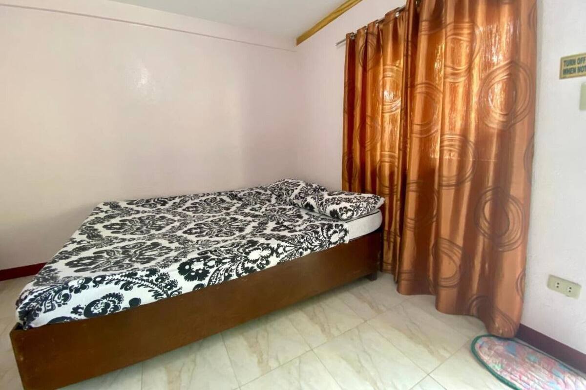 In-room safe, desk, rollaway beds