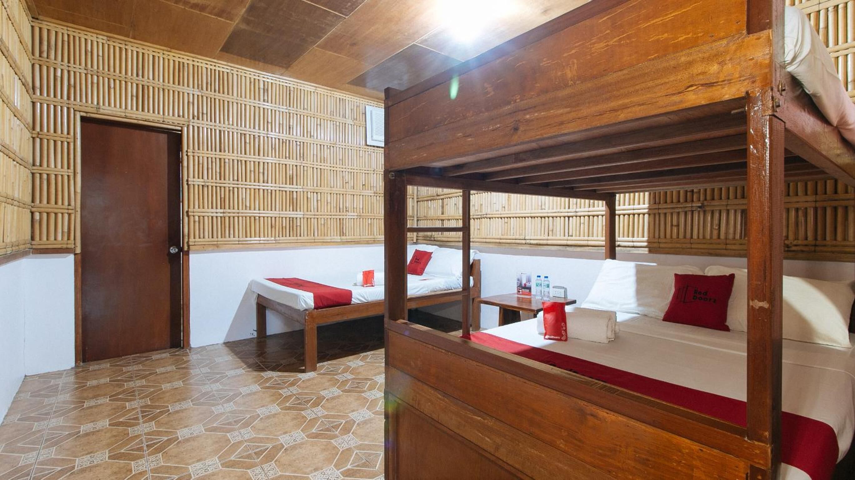 In-room safe, desk, rollaway beds