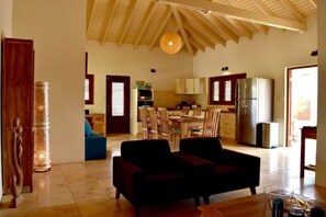 Villa | Área de sala de estar | Televisión de pantalla plana 