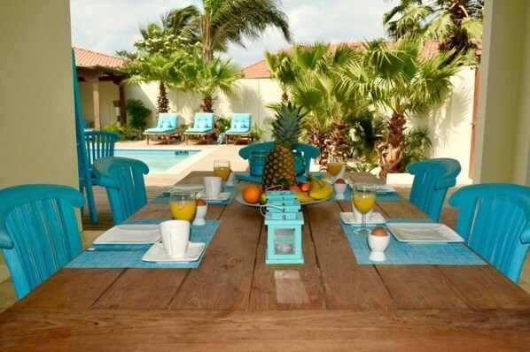 Tempat makan outdoor