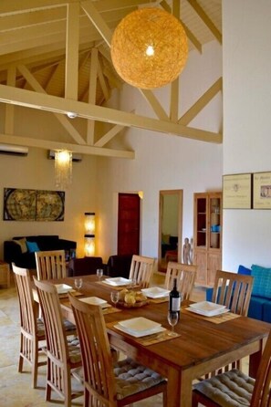 Villa | Servicio de comidas en la habitación