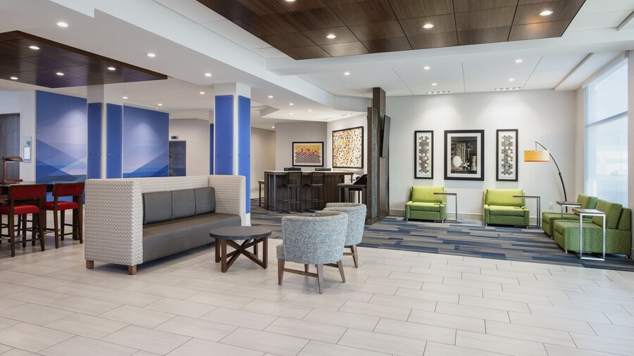Holiday Inn Express & Suites Kelowna - East by IHG