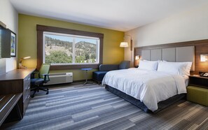 Pillowtop beds, desk, blackout drapes, iron/ironing board - Holiday Inn Express & Suites Kelowna - East by IHG (Kelowna)