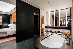 Deluxe Suite, 1 Bedroom, River View | Bathroom | Combined shower/bathtub, rainfall showerhead, designer toiletries - Bulgari Hotel Shanghai (Shanghai)