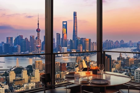 2 restaurantes, com serviço de almoço e jantar; culinária italiana. Bulgari Hotel Shanghai
