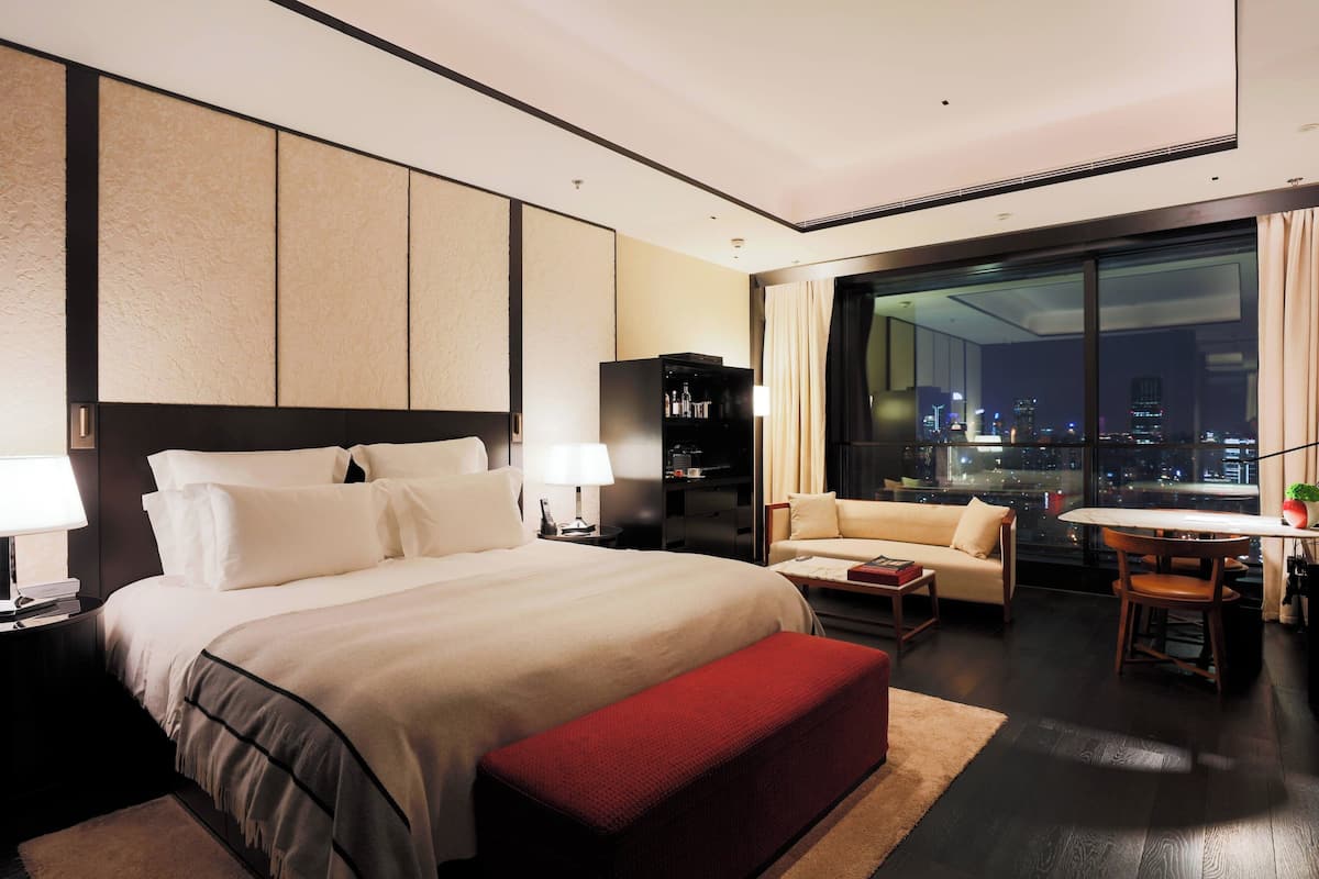 1 bedroom, premium bedding, free minibar items, in-room safe