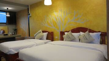 Deluxe Room | Blackout curtains, free WiFi
