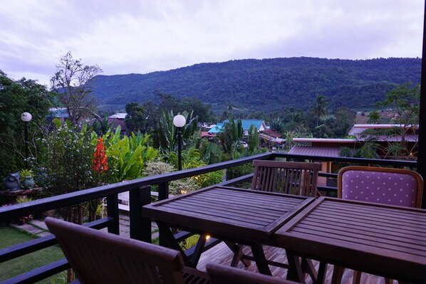 Daily buffet breakfast (THB 100 per person)