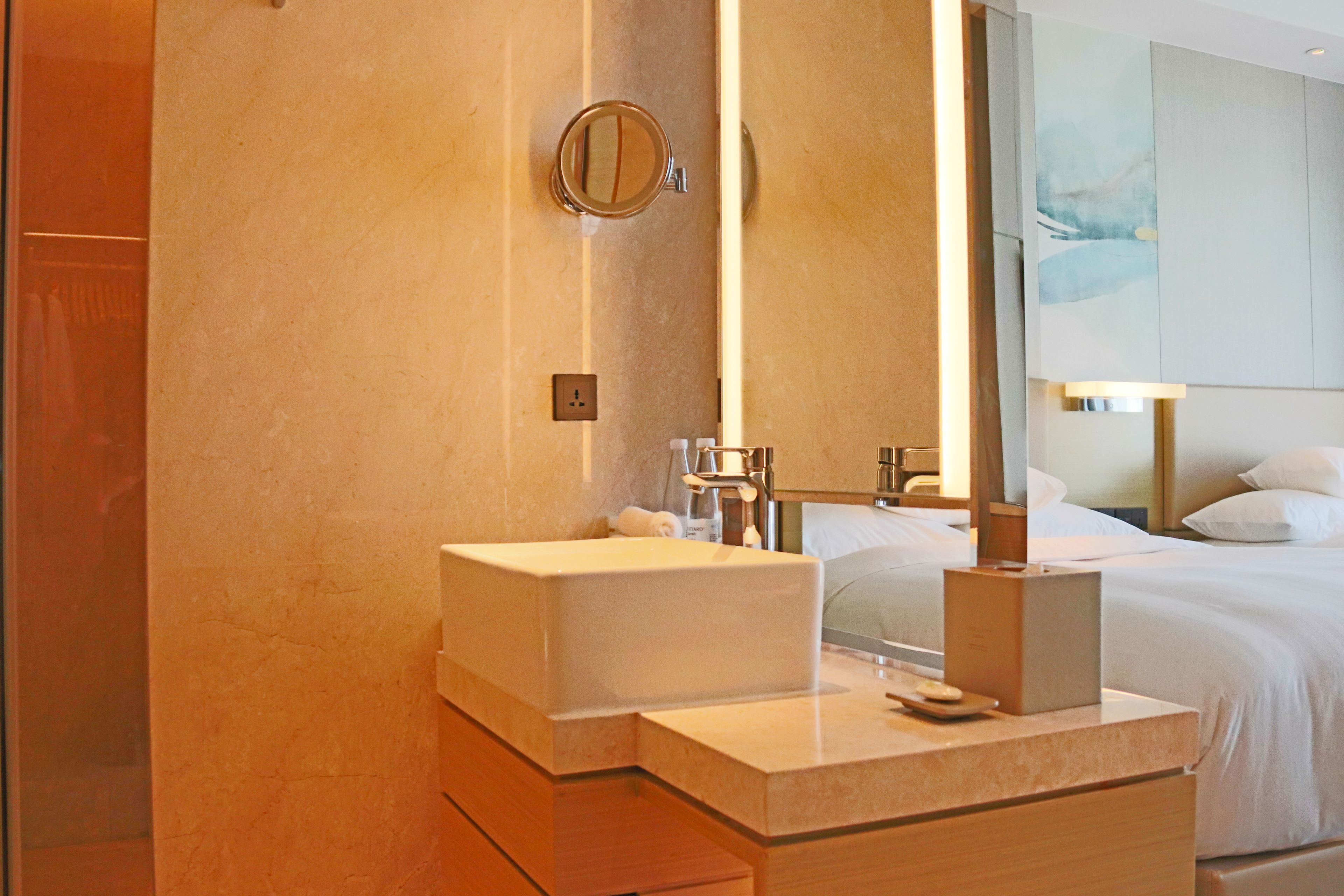 1 bedroom, premium bedding, minibar, in-room safe