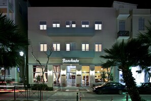 Front of property - evening/night - Vassilikon Hotel (Loutraki-Agioi Theodoroi)