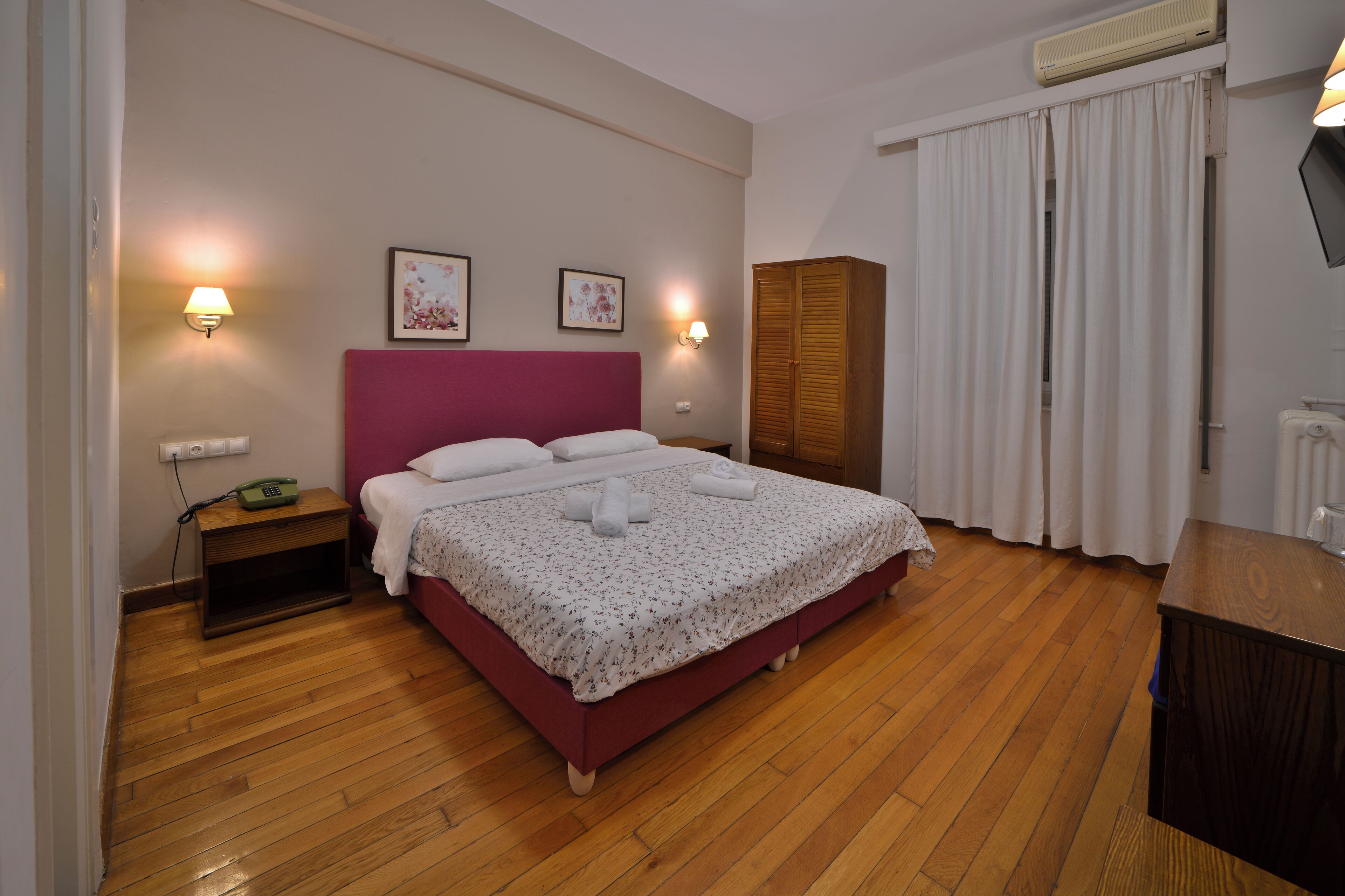 Triple Room | In-room safe, free WiFi, bed sheets