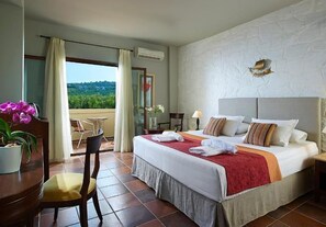 Cortinas blackout, Wi-Fi de cortesia, roupa de cama