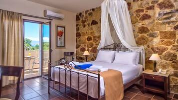 Blackout curtains, free WiFi, bed sheets