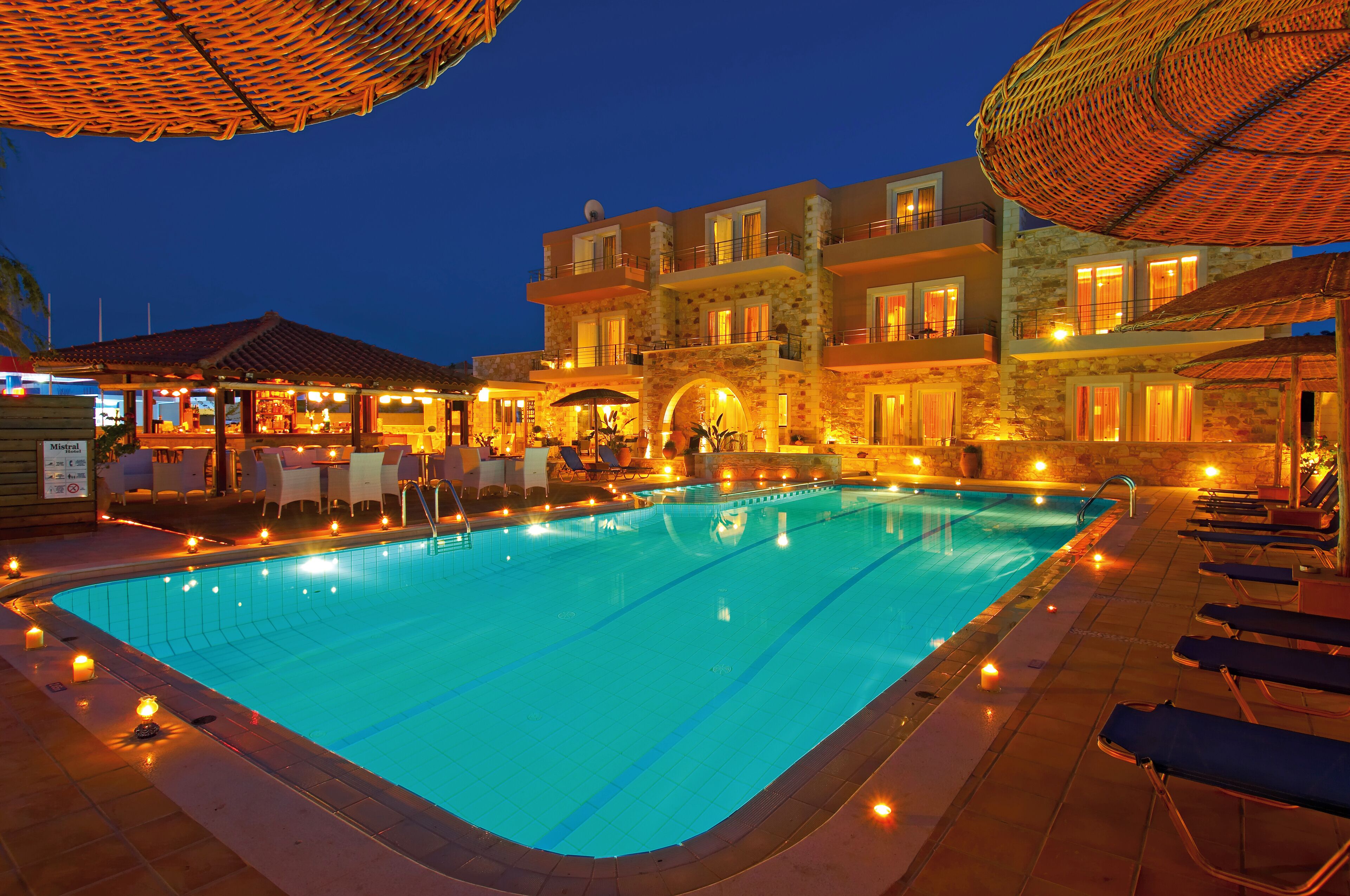 2 kolam renang outdoor