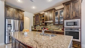 Unclassified image, 2 of 10, button - Single Family Home in Dallas (Irving)