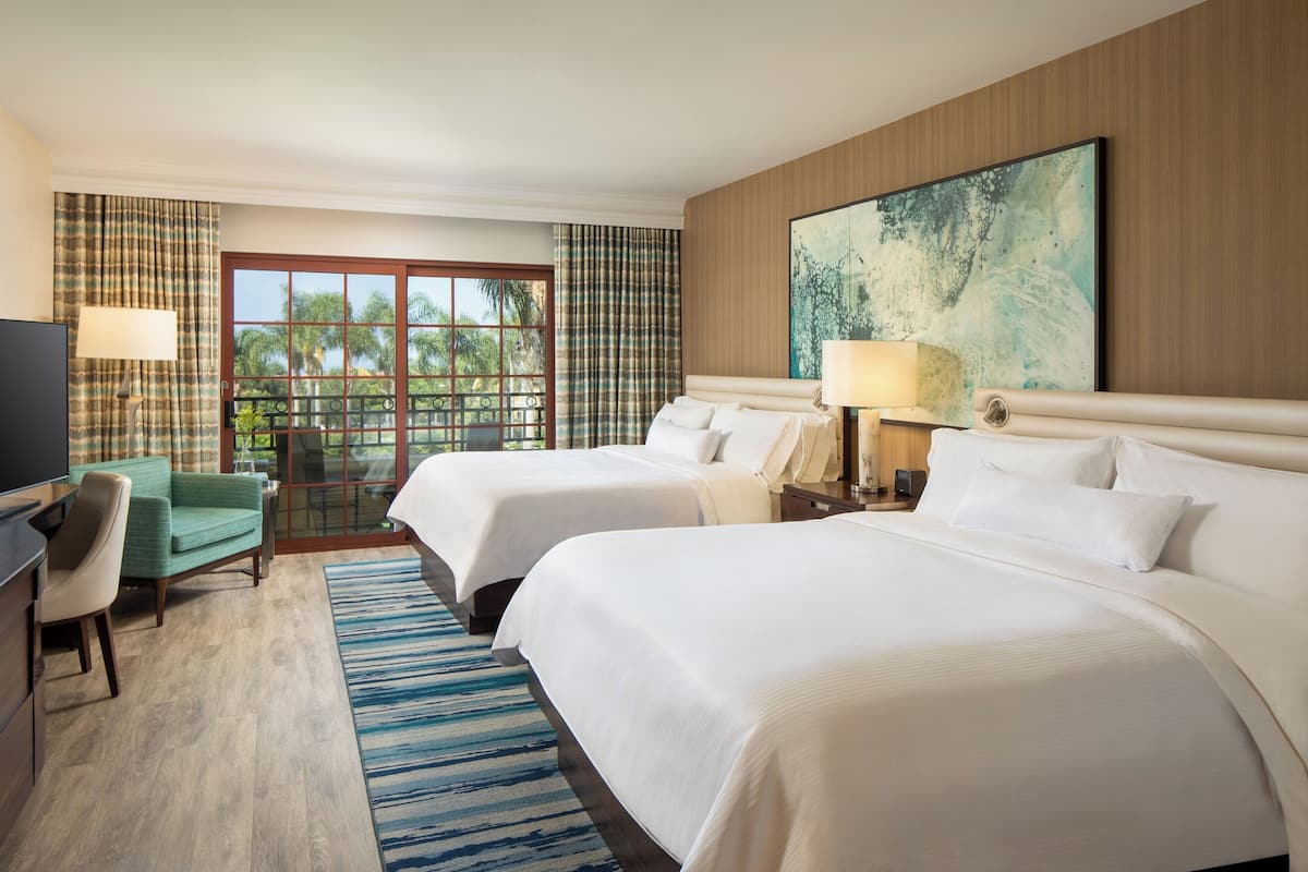 Premium bedding, in-room safe, desk, laptop workspace