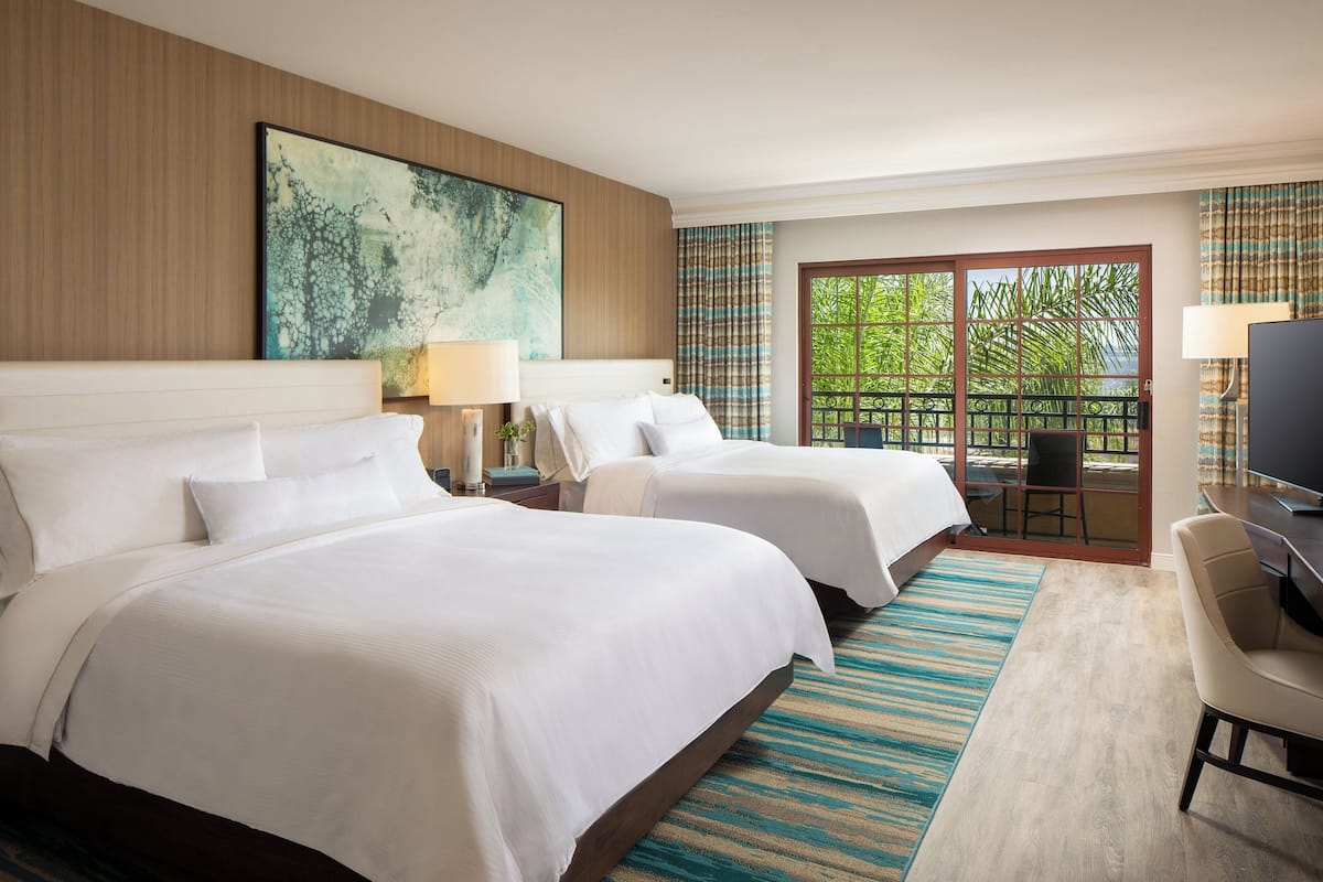 Premium bedding, in-room safe, desk, laptop workspace