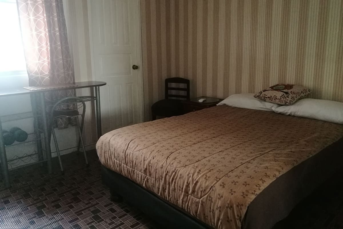 3 chambres, bureau, fer et planche à repasser, Wi-Fi gratuit