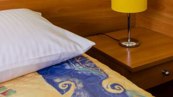 Kahden hengen perushuone (yksi tai kaksi sänkyä) | 2 makuuhuonetta, työpöytä, kannettavalle tietokoneelle sopiva työtila