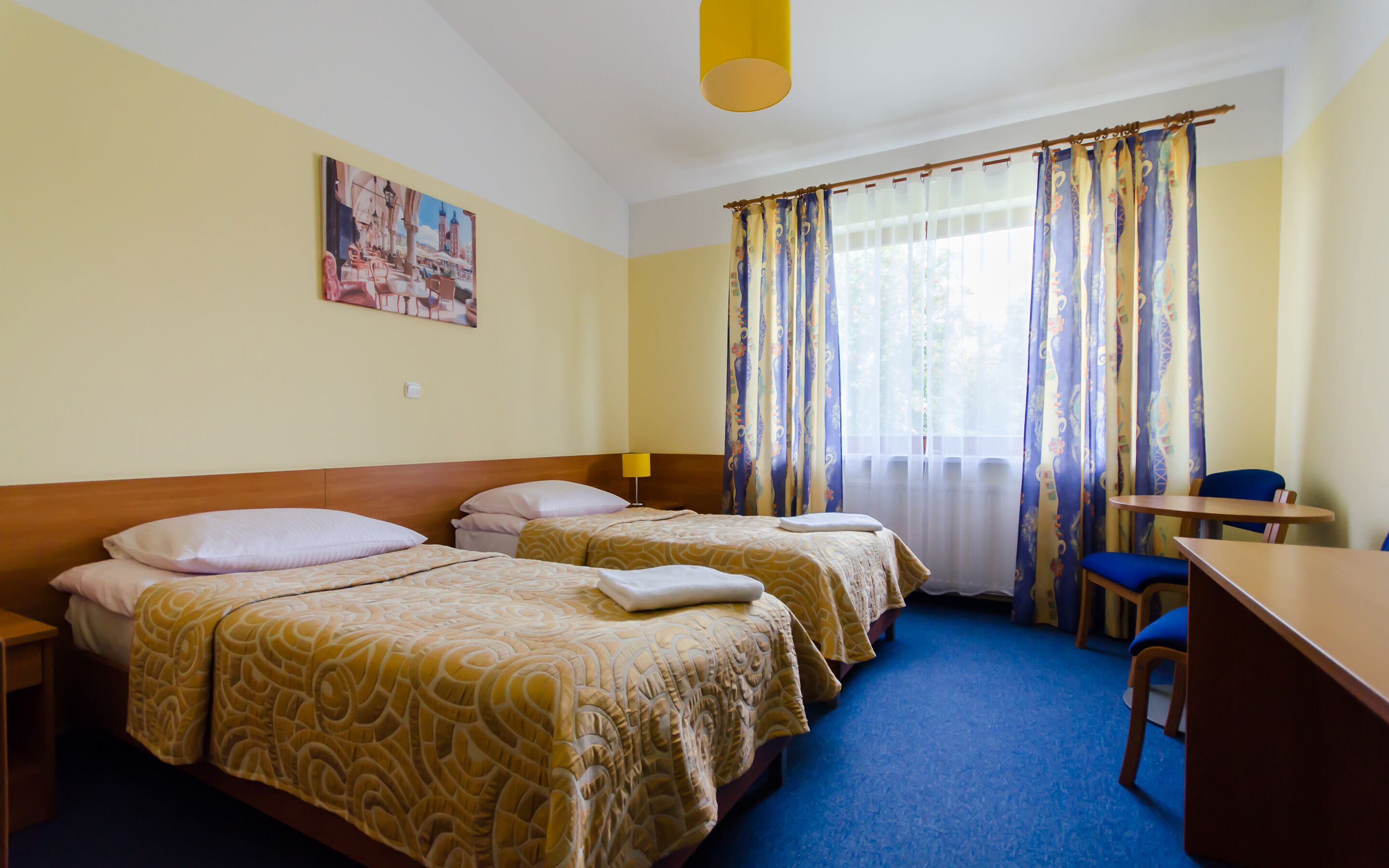 Basic Twin Room | Desk, laptop workspace, free WiFi, bed sheets