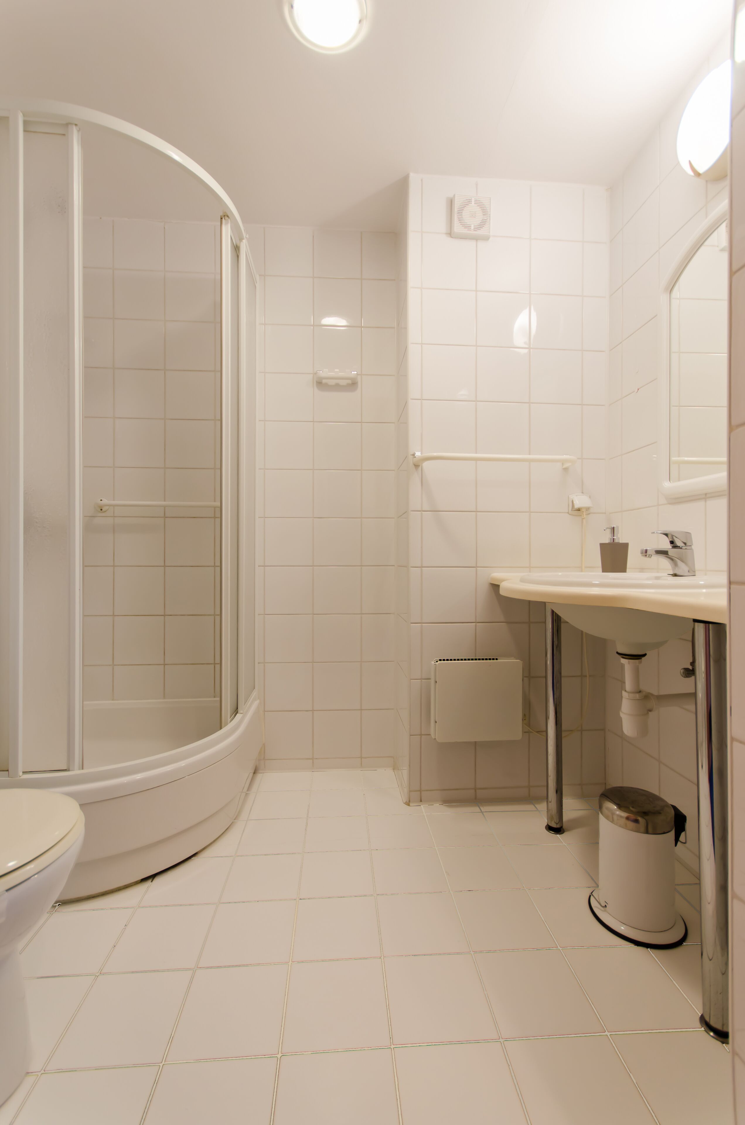 Basic Double or Twin Room | Bathroom | Shower, hair dryer, towels, soap