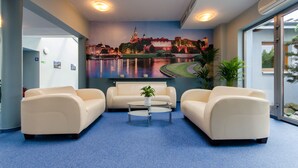 Coin salon dans le hall
