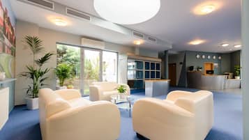 Coin salon dans le hall