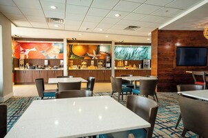 Desayuno continental gratuito y diario