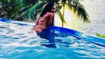 4 piscinas al aire libre, camas de piscina gratis