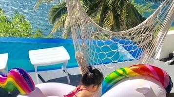 4 piscines extérieures, cabanons gratuits, chaises longues