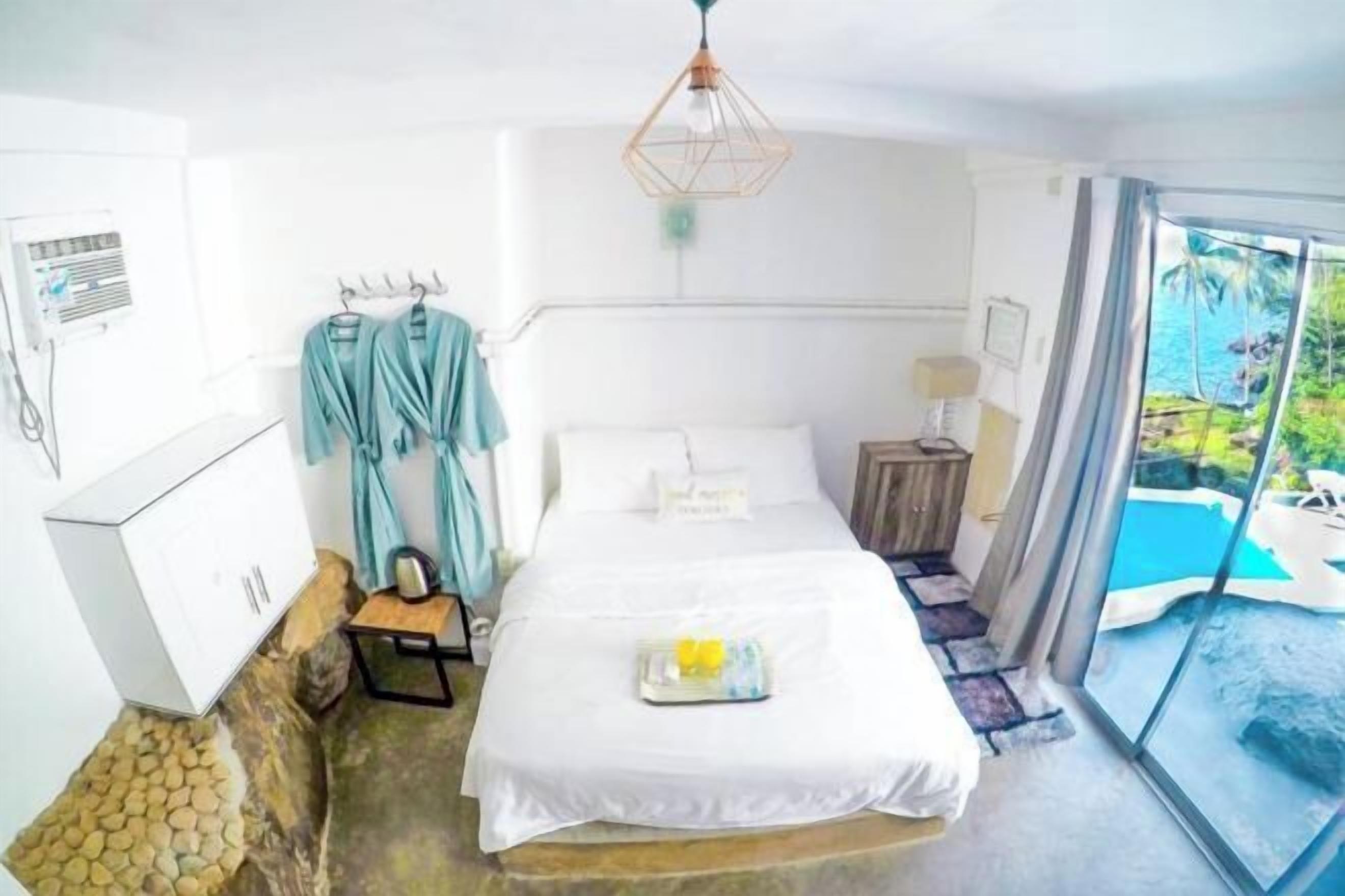 Egyptian cotton sheets, premium bedding, down duvets, pillow-top beds