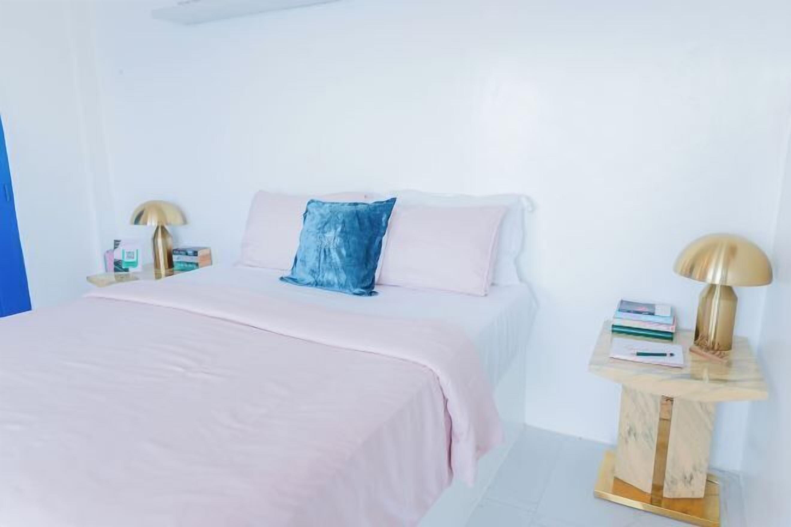 Egyptian cotton sheets, premium bedding, down duvets, pillow-top beds