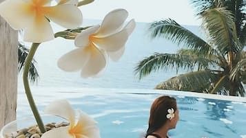 Grand Tiki Villa | Udendørs pool | 4 udendørs pools, gratis hytter, liggestole