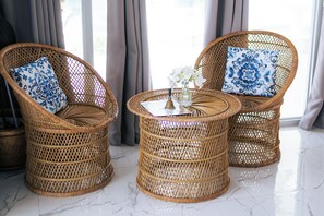 Grand Tiki Villa | Living area | Flat-screen TV - Bintana Sa Paraiso (Mambajao)