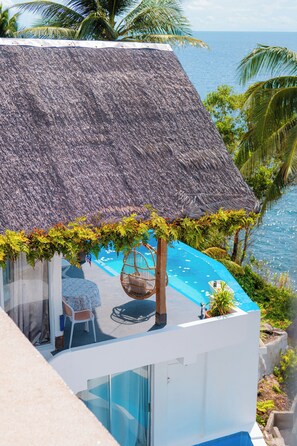 Grand Tiki Villa | Egyptian cotton sheets, premium bedding, down duvets, pillow-top beds - Bintana Sa Paraiso (Mambajao)