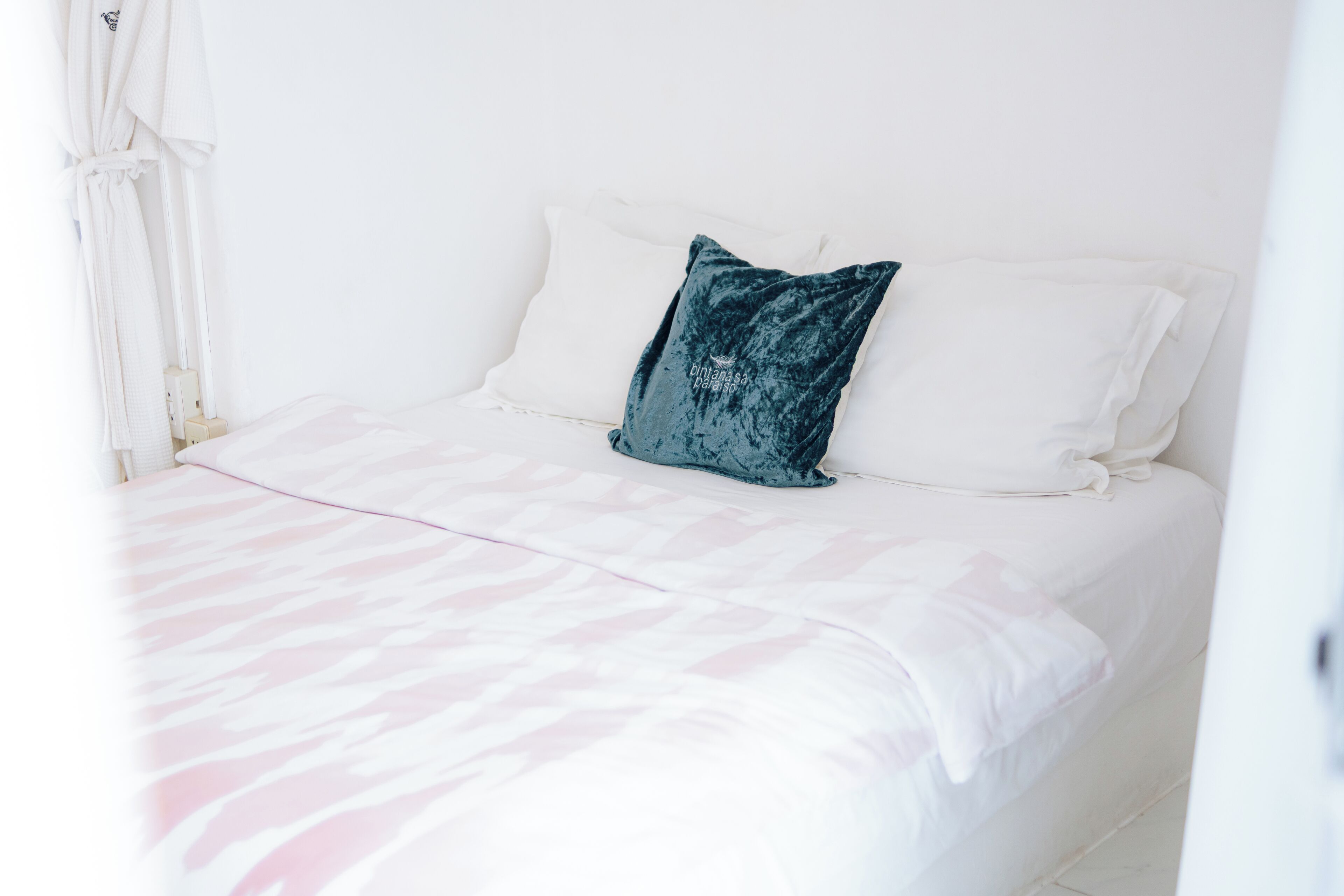 Lava Room | Egyptian cotton sheets, premium bedding, down comforters, pillowtop beds