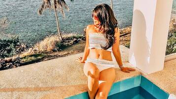 4 outdoor pools, free cabanas, sun loungers