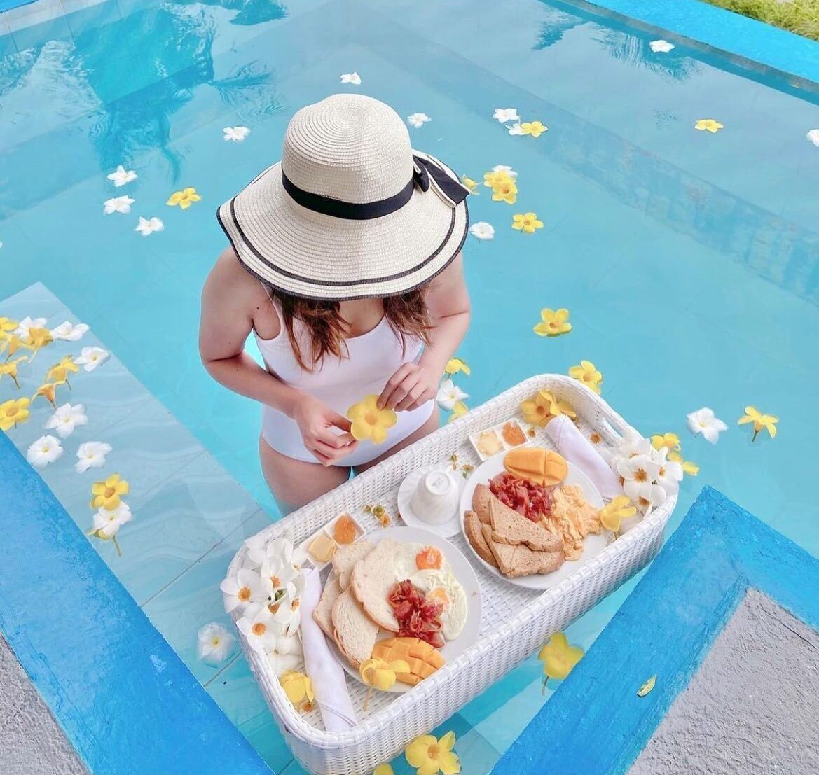 Grand Tiki Villa | エジプト綿のシーツ、高級寝具、羽毛の掛け布団、ピロートップベッド